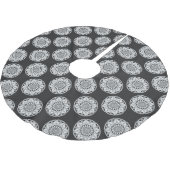 Star Mandala strickt schwarz & weiß Polyester Weihnachtsbaumdecke (Schrägansicht)