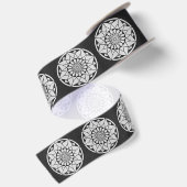 Star Mandala strickt schwarz & weiß Satinband (Rückseite)