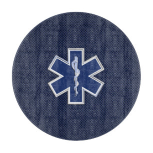 Star of Life Paramedic EMS auf blauem Kohlenstofff Schneidebrett