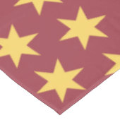 Star Pattern Trending Colors Maroon Gold Tischdecke (Schrägansicht)