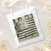 Star Spangled Banner: American Flag on Display Geschenktütchen (Ausgeschnitten)