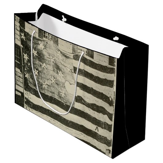 Star Spangled Banner: American Flag on Display Große Geschenktüte (Vorderseite Schrägansicht)