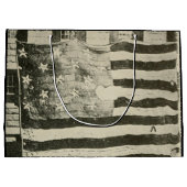Star Spangled Banner: American Flag on Display Große Geschenktüte (Rückseite)