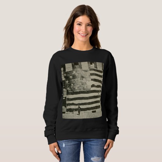 Star Spangled Banner: American Flag on Display Sweatshirt (Vorne ganz)