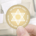 Star von David Imitats Gold Foil Rücksendeadressen Runder Aufkleber<br><div class="desc">Fügen Sie den perfekten Urlaub, Einladung, oder danke Ihnen Card Finishing Touch mit diesen eleganten weißen und Imitat goldglänzenden Rücksendeadressen-Aufklebern / Umschlag Aufklebern. Alle Texte können einfach mit Namen und Adresse angepasst werden. Das Design besticht durch einen stilvollen geometrischen Star von David mit einfacher moderner Typografie in einem Kreis. Ideal...</div>
