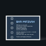 Star von David Pattern Bar Mitzvah Einladung<br><div class="desc">Der Star von David Pattern Bar Mitzvah bietet fünf Sterne-Muster,  die vertikal auf einem gestreiften Hintergrund ausgerichtet sind und alle innerhalb einer weißen Grenzlinie liegen. Der Titel "Bar Mitzvah" ist blau. Auch für Fledermausmitzvahs erhältlich. © Morning 6</div>