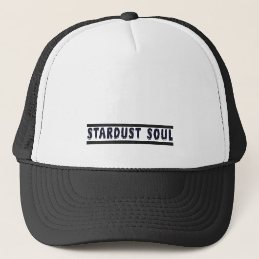 Stardust Soul Trucker Hat – Minimalist Design Truckerkappe (Vorderseite)