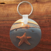 Starfish am Strand bei Sunset Schlüsselanhänger (Vorderseite)