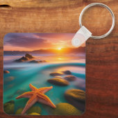 Starfish am Strand von Dawn Schlüsselanhänger (Rückseite)