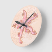 Starfish and Coral Pink Pastel Pattern Runde Wanduhr (Winkel)