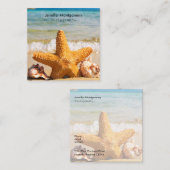 Starfish and Seashells am Strand Quadratische Visitenkarte (Vorne/Hinten)