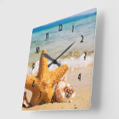 Starfish and Seashells am Strand Quadratische Wanduhr (Winkel)