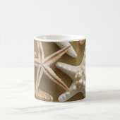 Starfish auf dem Sand Kaffeetasse (Mittel)