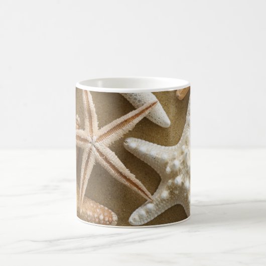 Starfish auf dem Sand Kaffeetasse (Mittel)