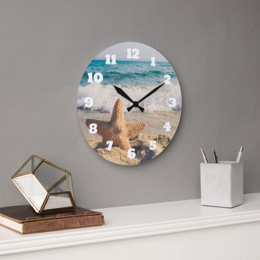 Starfish auf einem Sandy Beach Foto Große Wanduhr (Büro)