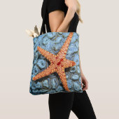Starfish auf einer Koralle mit Polips Tasche (Von Nahem)