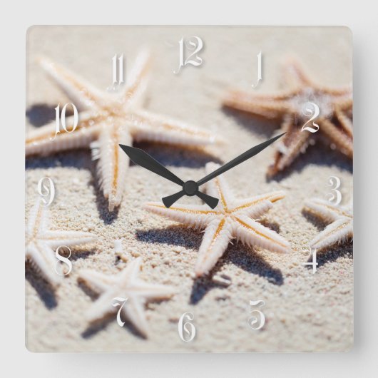 Starfish auf Sand Quadratische Wanduhr (Vorderseite)