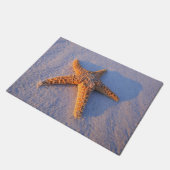 Starfish auf weißem Sand Fußmatte (Schrägansicht)