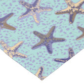 Starfish im Sand Mittelgroßer Tischläufer (Ecke)