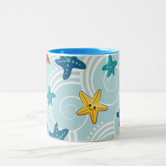 Starfish im Wirblen Ozean Zweifarbige Tasse (Mittel)