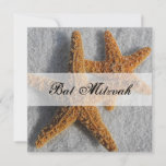 Starfish in der Sand-Bat Mitzvah Einladung<br><div class="desc">Schönes Bild von zwei goldbraunen Zuckerstar im weißen Sand. Das perfekte Paar für Ihren Strand,  Ozean oder Paare Meer Thema Bat Mitzvah,  oder besondere Veranstaltung. Faszinierende und extravagante Meereslebewesen mit einzigartigen exoskelettartigen Eigenschaften.</div>