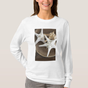 Starfish in einem Korb T-Shirt