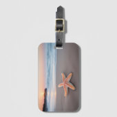 Starfish Lying on a Beach Gepäckanhänger (Vorderseite Vertikal)