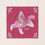 Stargazer Lilies Square Hotel Colorado Ristorante  Schal<br><div class="desc">Personalisierte Stargazer Lilies in Weiß,  Hibiskus Rosa und Venezianisch Rot auf Shiraz Rotem Hintergrund mit Sehr Light Blue Monogram. 

Fotografisches Bild verwendet unter CC0 veröffentlicht.</div>