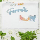 Starke Frau... Frettenturm Geschirrtuch (Gefaltet)