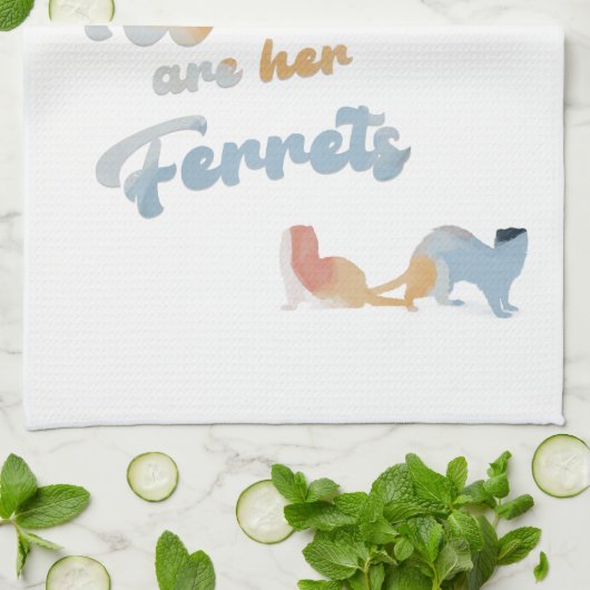 Starke Frau... Frettenturm Geschirrtuch (Gefaltet)