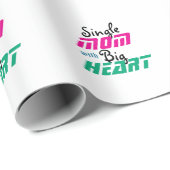 Stärke in der Liebe: Eine Reise für die Mama eines Geschenkpapier (Rolleneckpunkt)