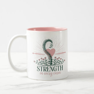 Stärke in jeder Kurve..Skoliose-Bewusstsein Zweifarbige Tasse