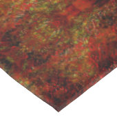 Starke rote Haut über grobgrau Tischdecke (Schrägansicht)