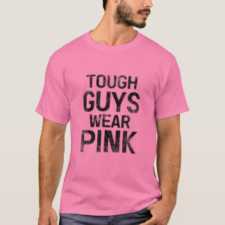 Starke Typ tragen Pink T-Shirt