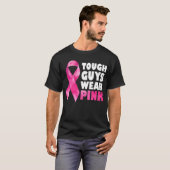 Starke Typ tragen rosa Brustkrebs-Bewusstsein T-Shirt (Vorne ganz)