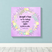 Stärke und Ehre sind ihre Bekleidungssprichwörter  Leinwanddruck (Insitu (Holzboden))