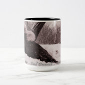 Stärke und Mut: Vater Decorah Zweifarbige Tasse (Mittel)