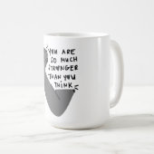 Stärker als du denkst – Empowerment-Typografie Kaffeetasse (VorderseiteRechts)