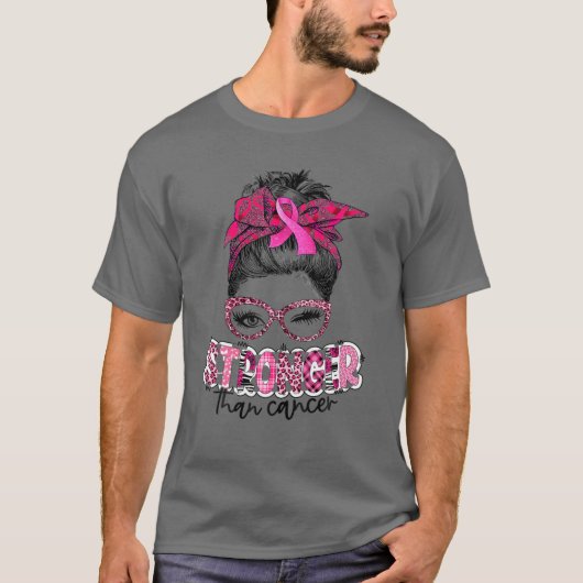 Stärker als Krebs Pink Ribbon Messy Bun Breast T-Shirt (Vorderseite)