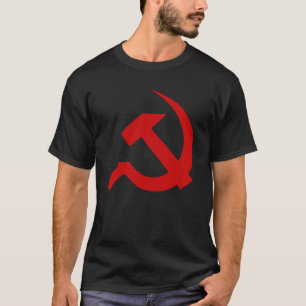 Starker dunkelroter Hammer u. Sichel auf schwarzem T-Shirt