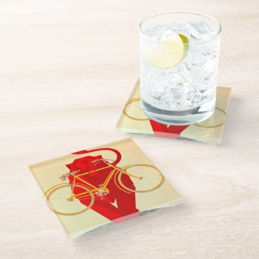 Starker roter Löwe greift frühes Fahrrad im Kiefer Glasuntersetzer (Schrägansicht)