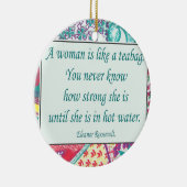 Starkes Frauen-Zitat, Weihnachtsverzierung Keramik Ornament (Rechts)