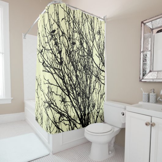 Starlings in einem Baum - Hellgelb #FFCC Duschvorhang (Beispiel)