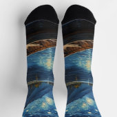 "Starlit Drift: Angeln unter dem Kosmos Socken (Oben)