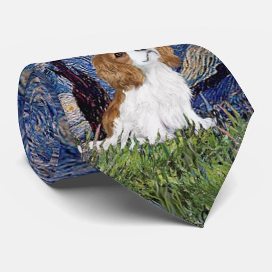 Starry Night - Cavalier (Blenheim Welpe) Krawatte (Gerollt)