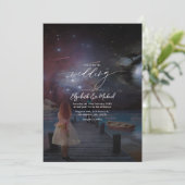Starry Night Dockside Wedding QR Code Foto Einladung (Stehend Vorderseite)
