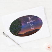 Starry Night Landscape - mit anpassbarem Text - Ovaler Aufkleber (Umschlag)