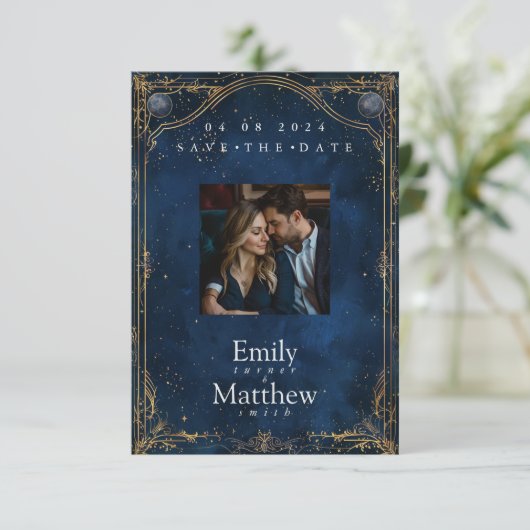 Starry Night Romance Wedding Save The Date (Stehend Vorderseite)