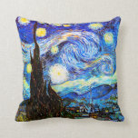 Starry Night Van Gogh Fine Art Kissen<br><div class="desc">Starry Night,  das berühmteste Gemälde des niederländischen Post-Impressionisten Meisters Vincent van Gogh. Ein einsamer Zypressenbaum,  ein schlafendes Dorf und ein Himmel,  der mit Sternen herumwirbelt. Vintage Landschaft Natur bunt künstlerisch Post-Impressionismus schöne Kunst.</div>