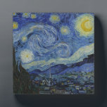 Starry Night Vincent van Gogh Fotoplatte<br><div class="desc">Dieses wunderschöne, feine Kunstausstellungsdesign zeigt das berühmte Bild des niederländischen postimpressionistischen Malers Vincent van Gogh "The Starry Night". In den 1880er Jahren, als er während seines bleibe am Asyl von Saint Remy bemalt wurde, stellte van Gogh die sanften Hügel und Zypressen dar, die er aus seinem Fenster sah. Er fügte...</div>